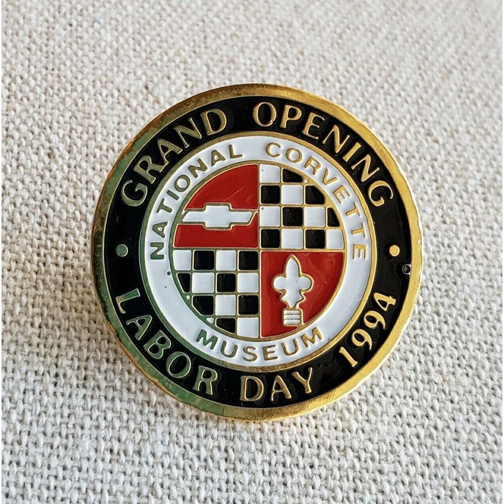 RARE NATIONAL CORVETTE MUSEUM‎ GRAND OPENING DAY PIN Inaugural Year 1994 Logo